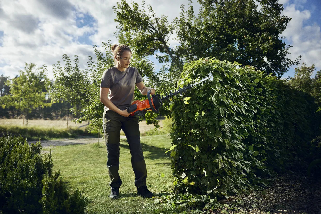 Husqvarna 322iHD60 Battery Hedge Trimmer