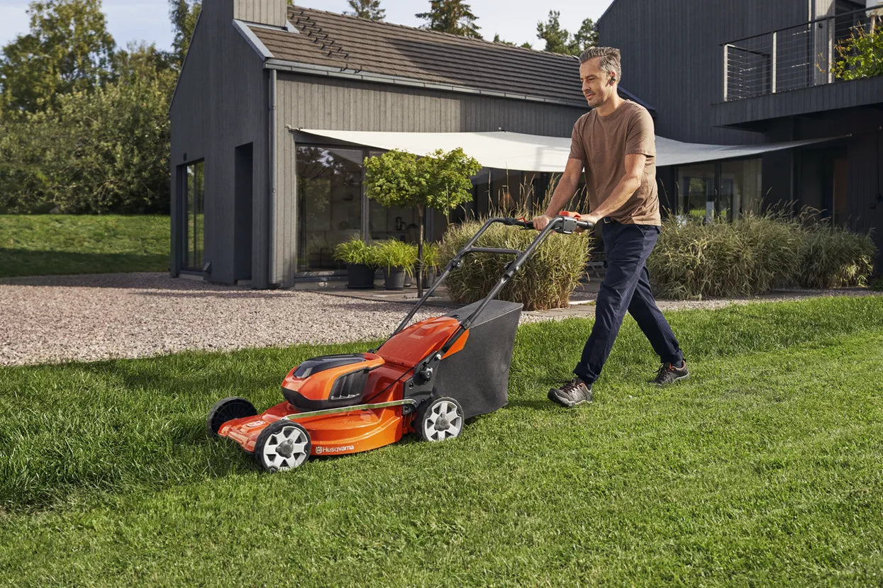 Husqvarna LC 142iS Battery Lawn Mower