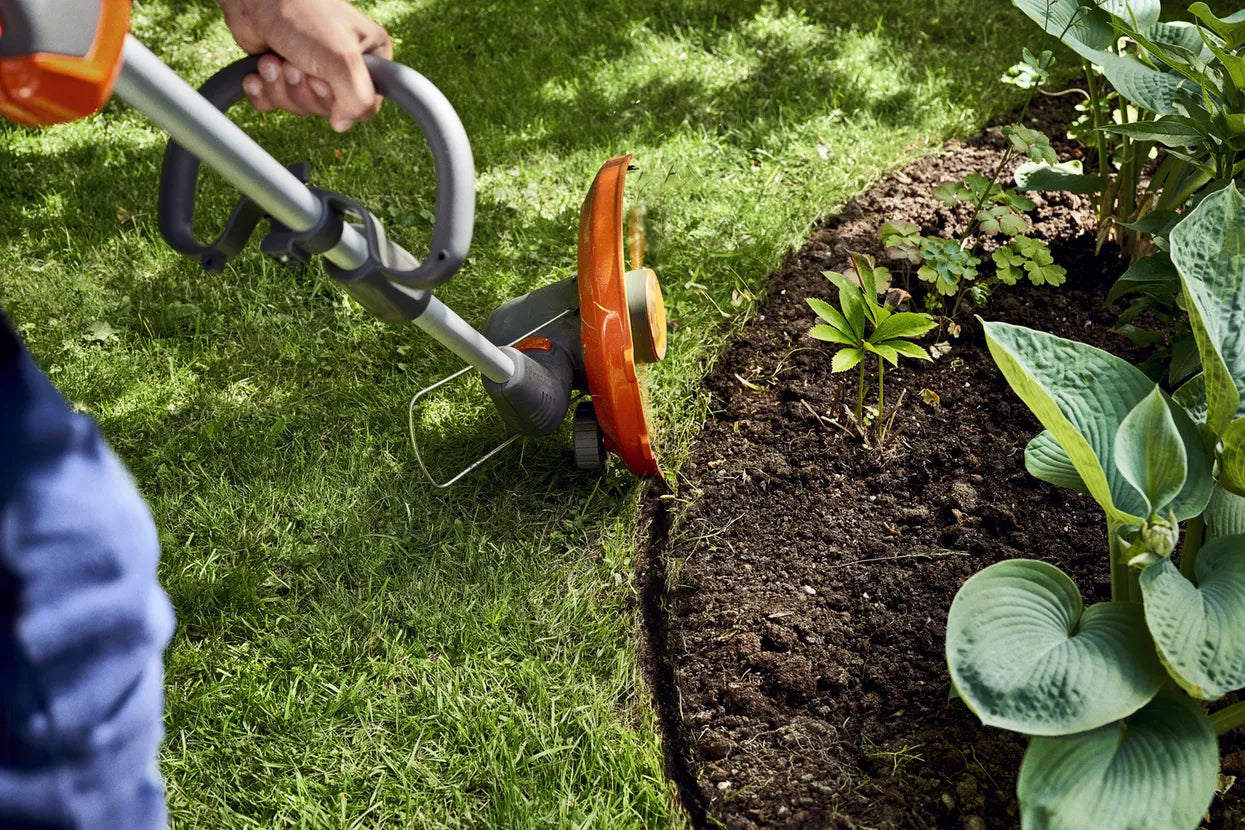 Husqvarna 110iL Battery Trimmer + BLi10 Battery & C80 Charger