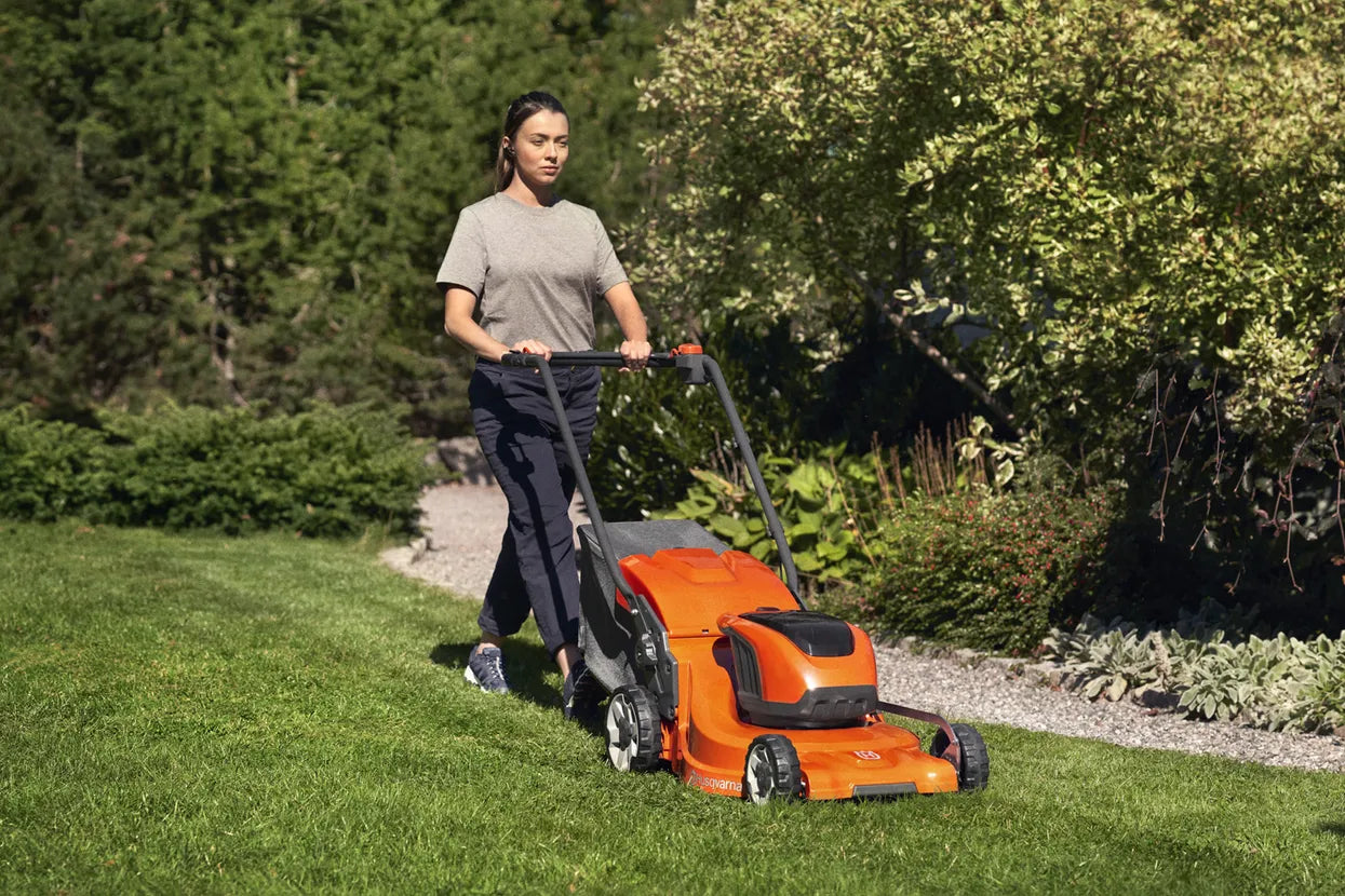 Husqvarna LC 247i Battery Lawn Mower