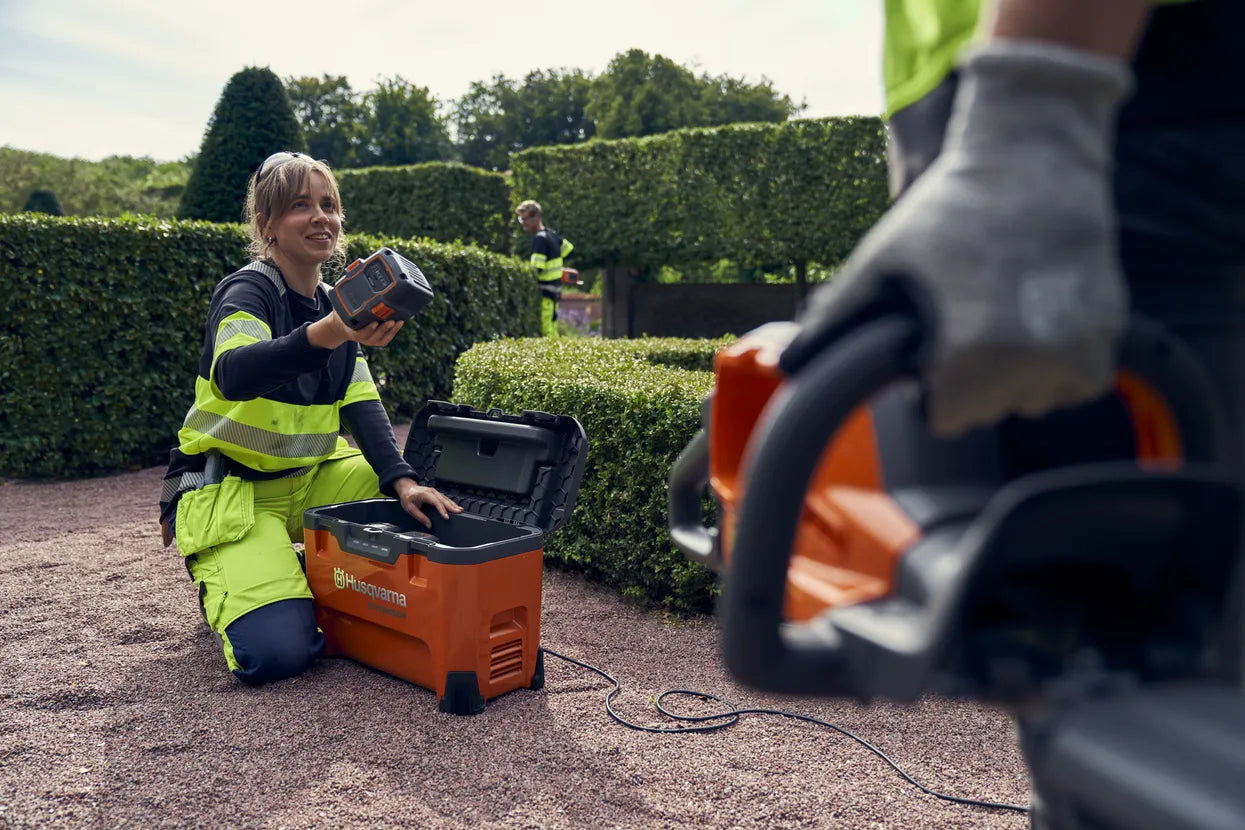 Husqvarna 40-C1000X4 Battery Charger