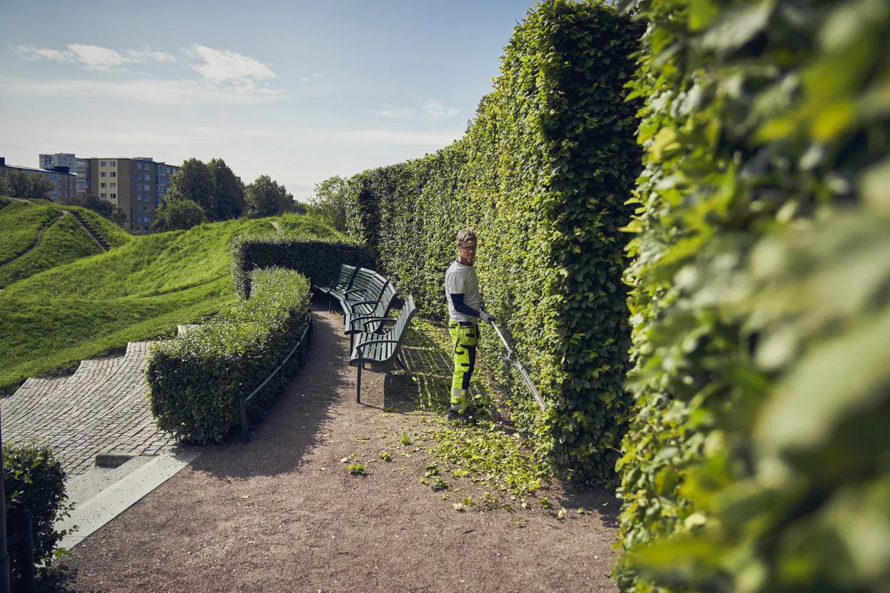 Husqvarna 525iHE4 Battery Pole Hedge Trimmer