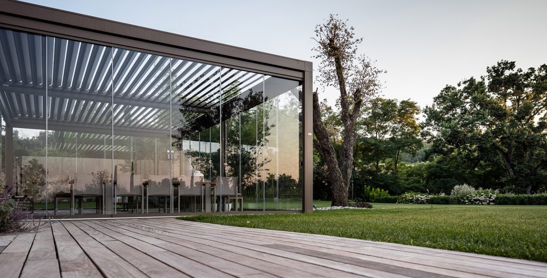 contemporary pergola aluminium garden room with roof and glass